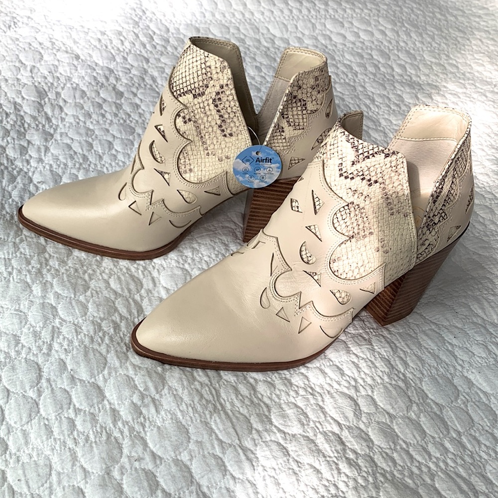 Gianni Bini Taupe Snakeskin Booties, size 9.5